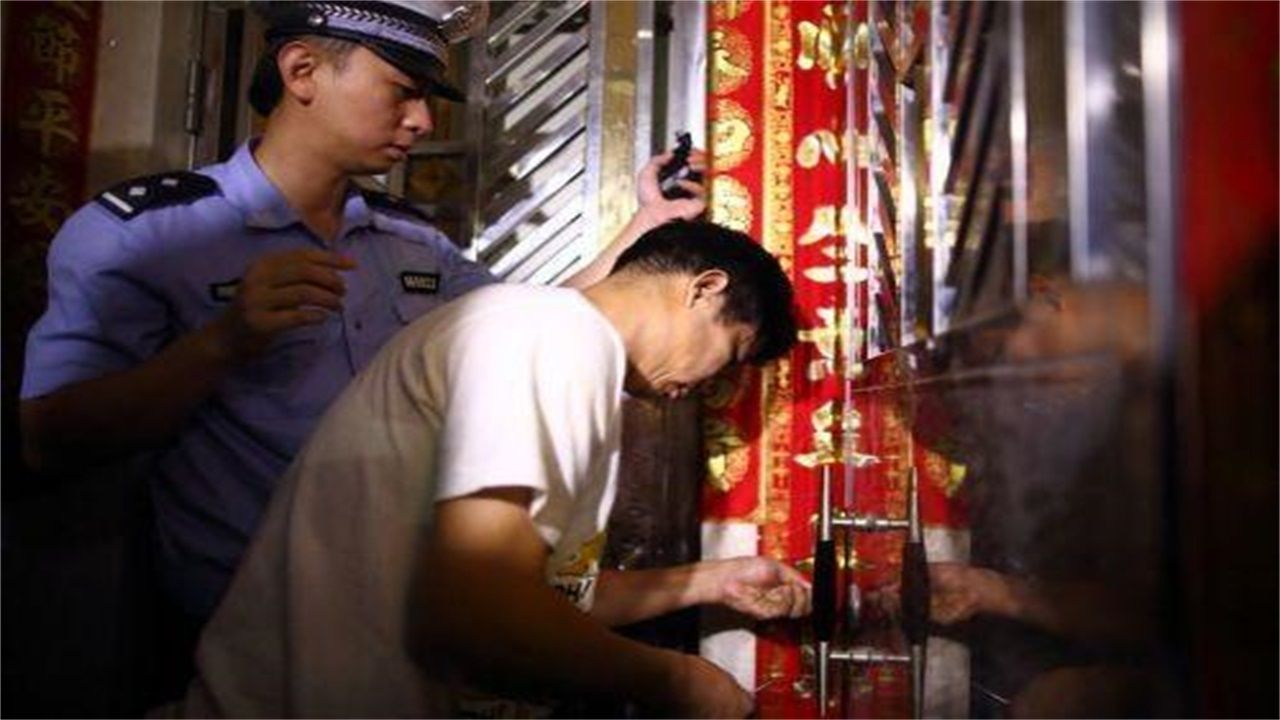 平坝区请开锁师傅开了锁后，师傅